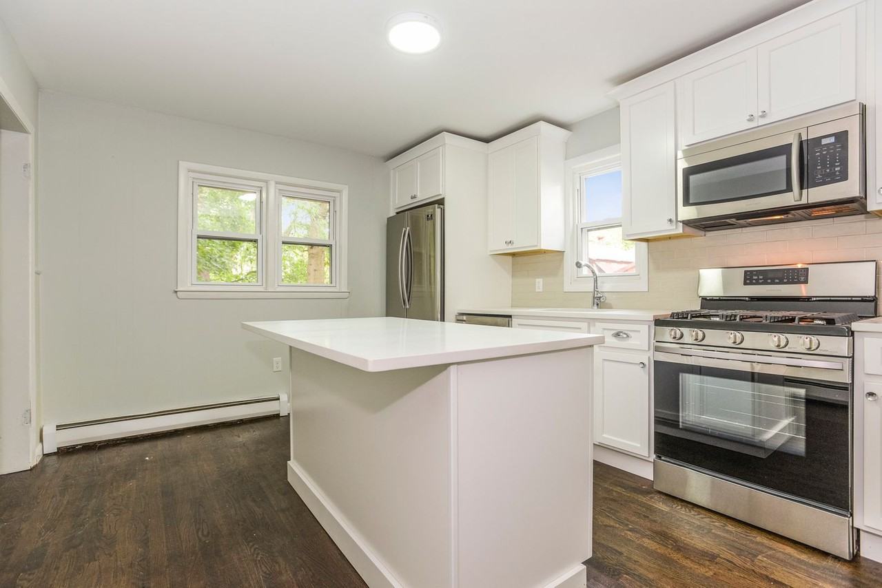 140 Nash Street - Photo 4 of 32