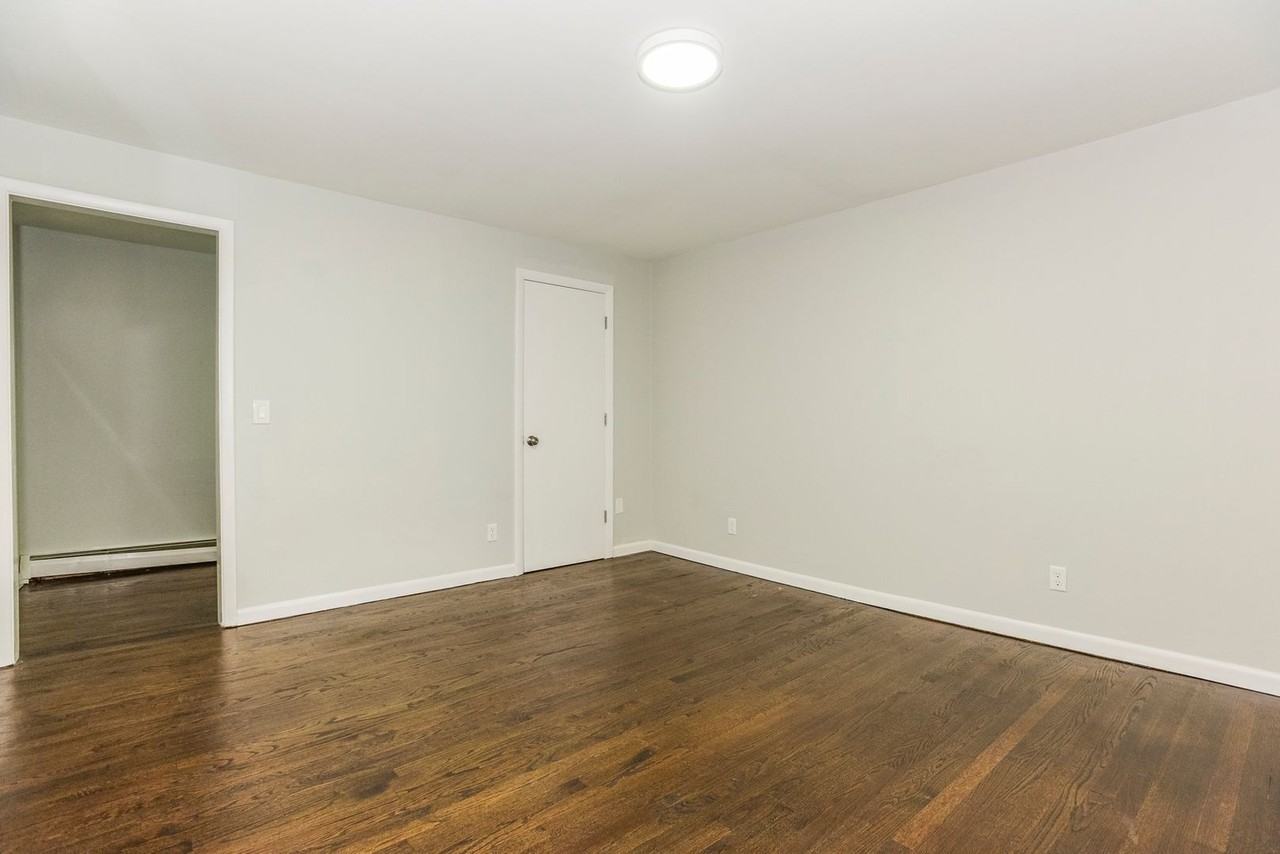 140 Nash Street - Photo 7 of 32