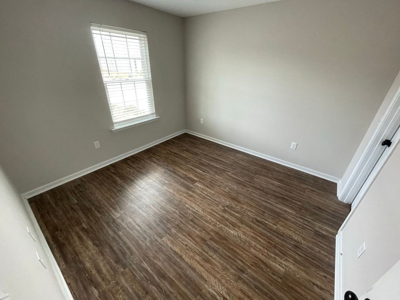 429 Andover Dr - Photo 3 of 8