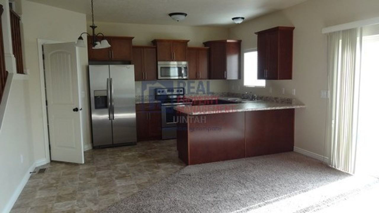 420 E Gray Fox Ln - Photo 3 of 13