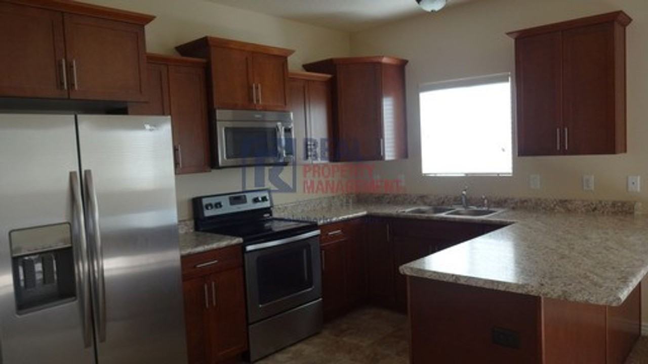 420 E Gray Fox Ln - Photo 4 of 13