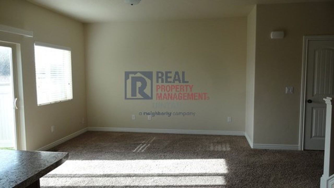 420 E Gray Fox Ln - Photo 5 of 13