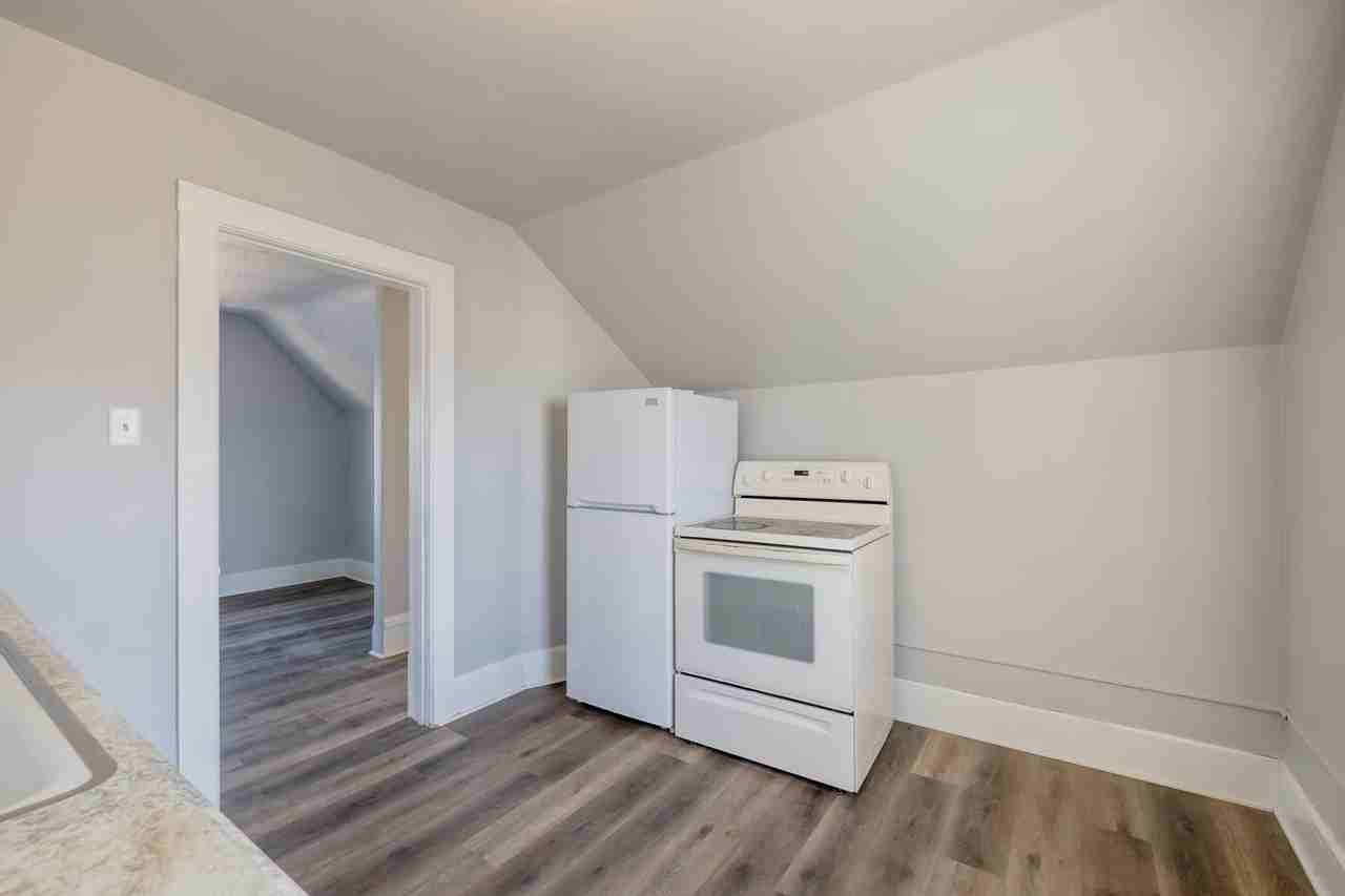 159 E 10th Street - Photo 3 of 11