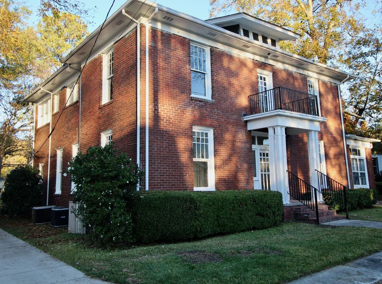 107 Pine St #A - Photo 2 of 10