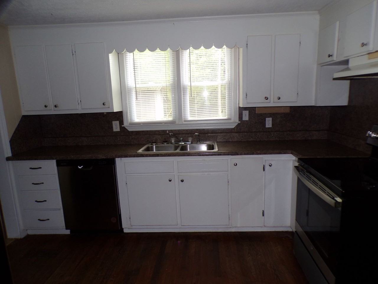 83 Fuller Rd - Photo 3 of 15