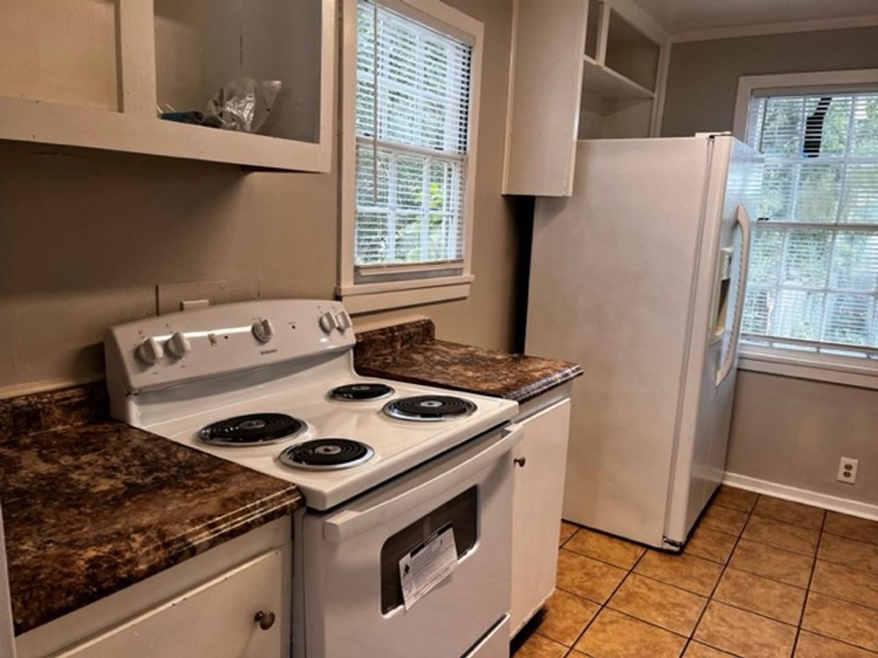 909 Blanton St - Photo 3 of 9