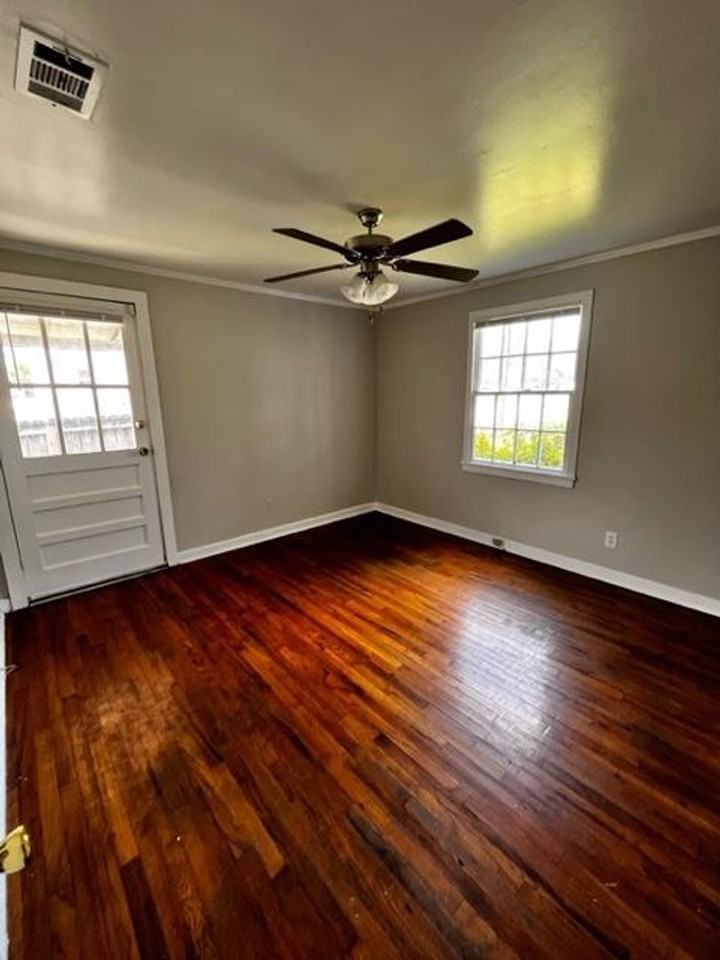 909 Blanton St - Photo 7 of 9