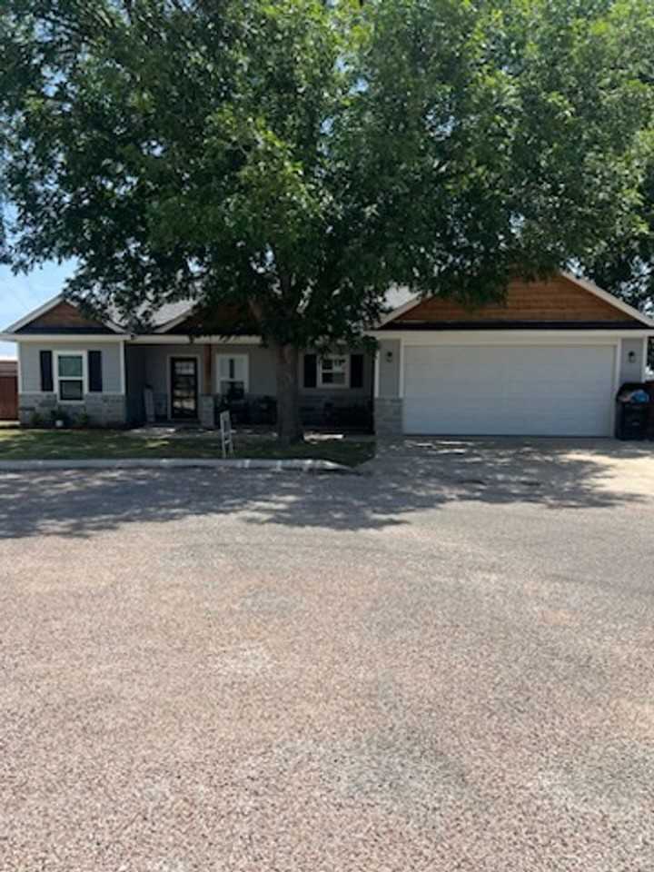 1009 Kelley Ln - Photo 2 of 25