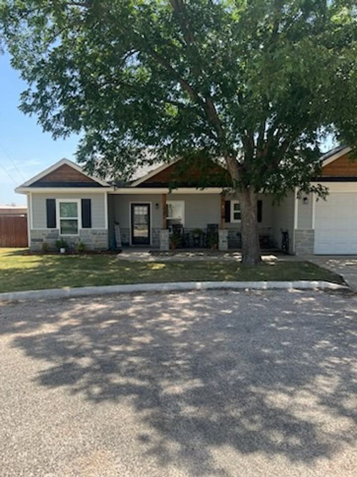 1009 Kelley Ln - Photo 3 of 25