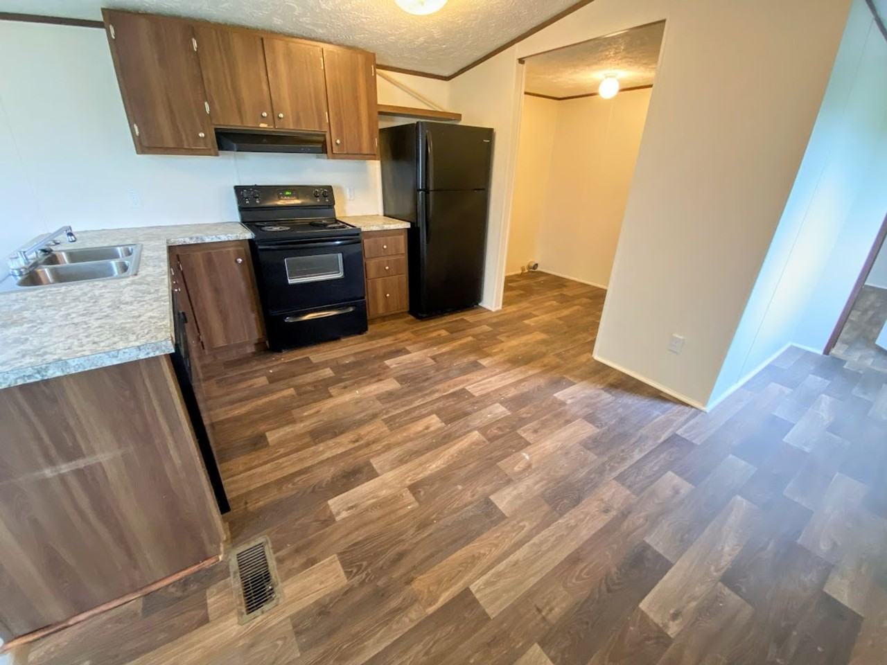114 Dennis Ln - Photo 6 of 21