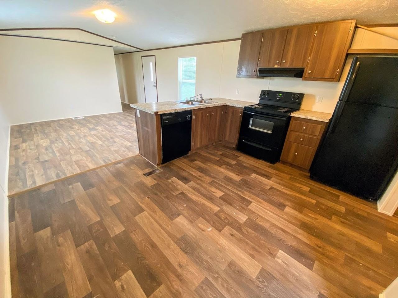 114 Dennis Ln - Photo 7 of 21