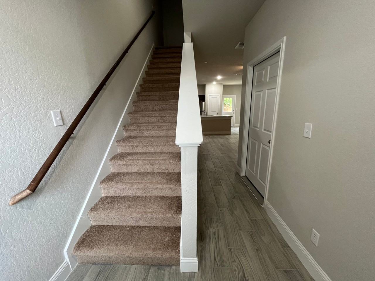 7813 Savannah Brks - Photo 3 of 30