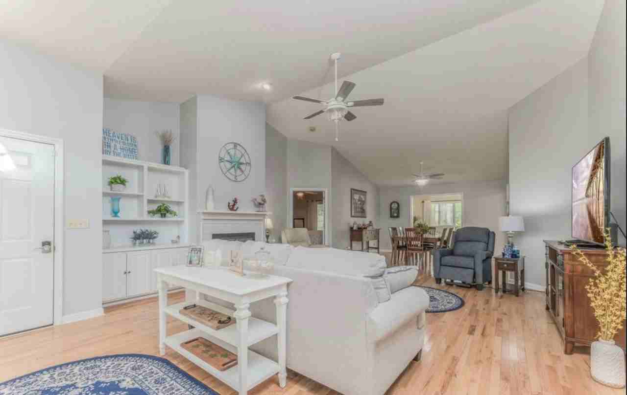 810 Crane Dr - Photo 2 of 28