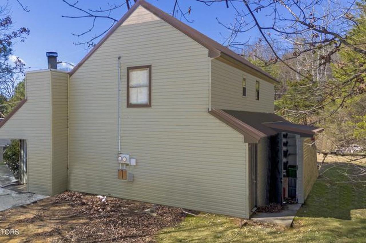DUPLEX IN THE CITY - Photo 3 of 5