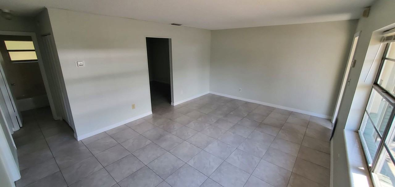 2590 Seneca Avenue - Photo 3 of 10