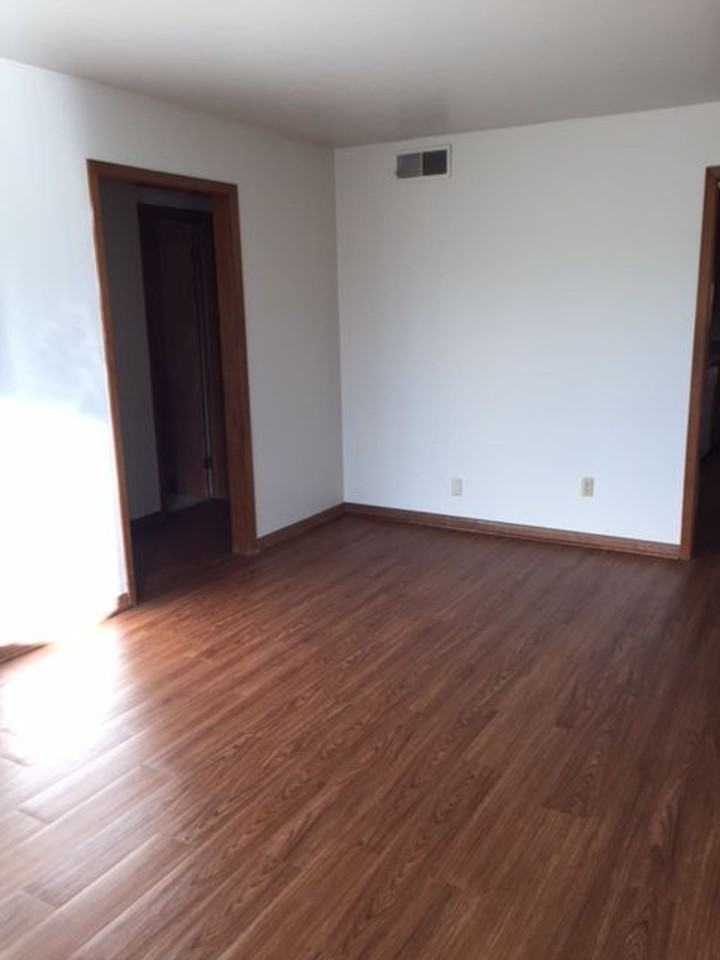 Underwood Apartments - Photo 4 of 7