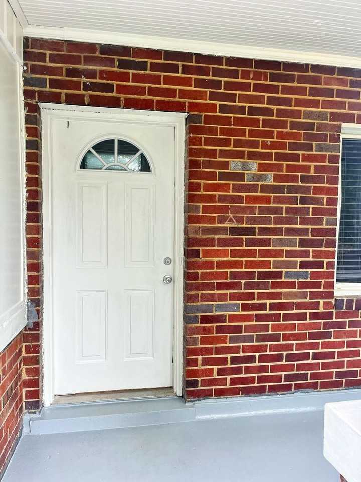 243 34th St Ne - Photo 2 of 34