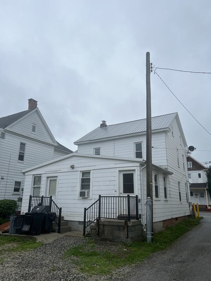 33 W Middle St #2 - Photo 4 of 17