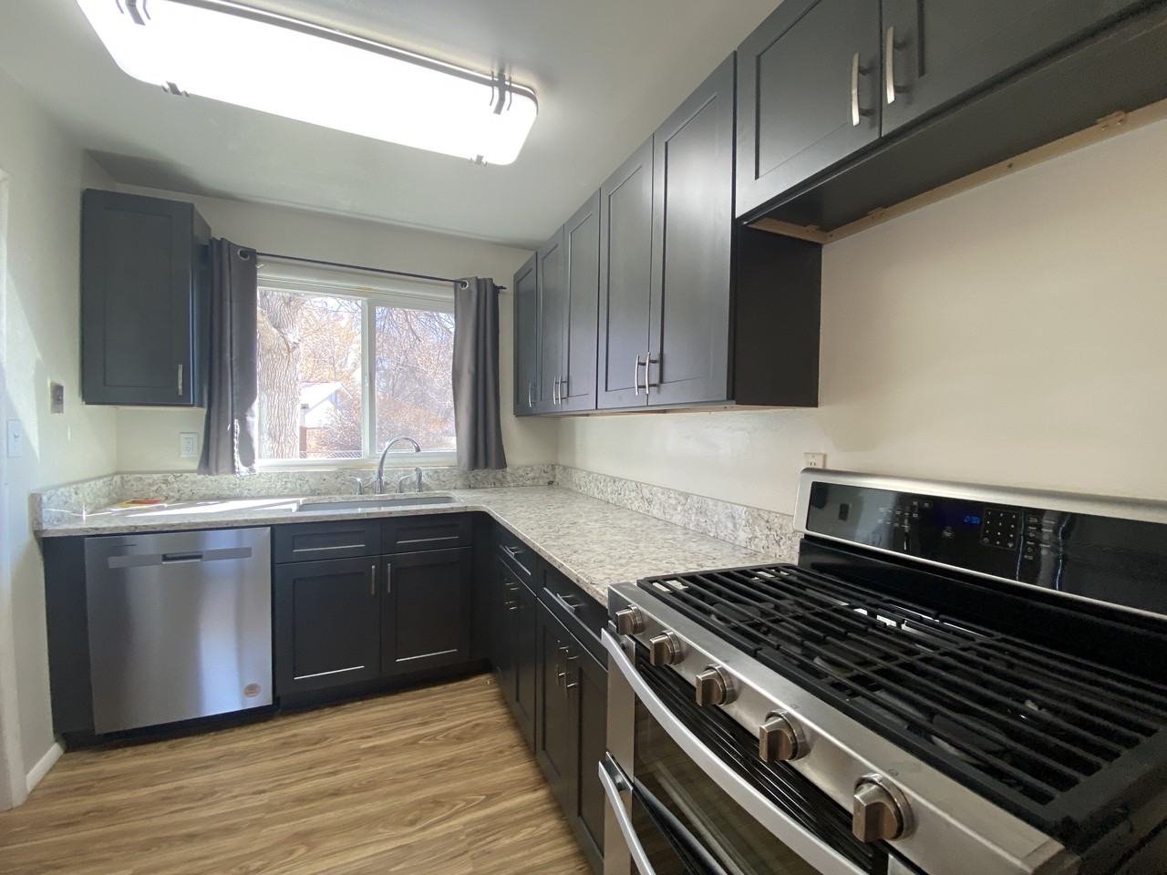 989 Hobson St #NA - Photo 2 of 17