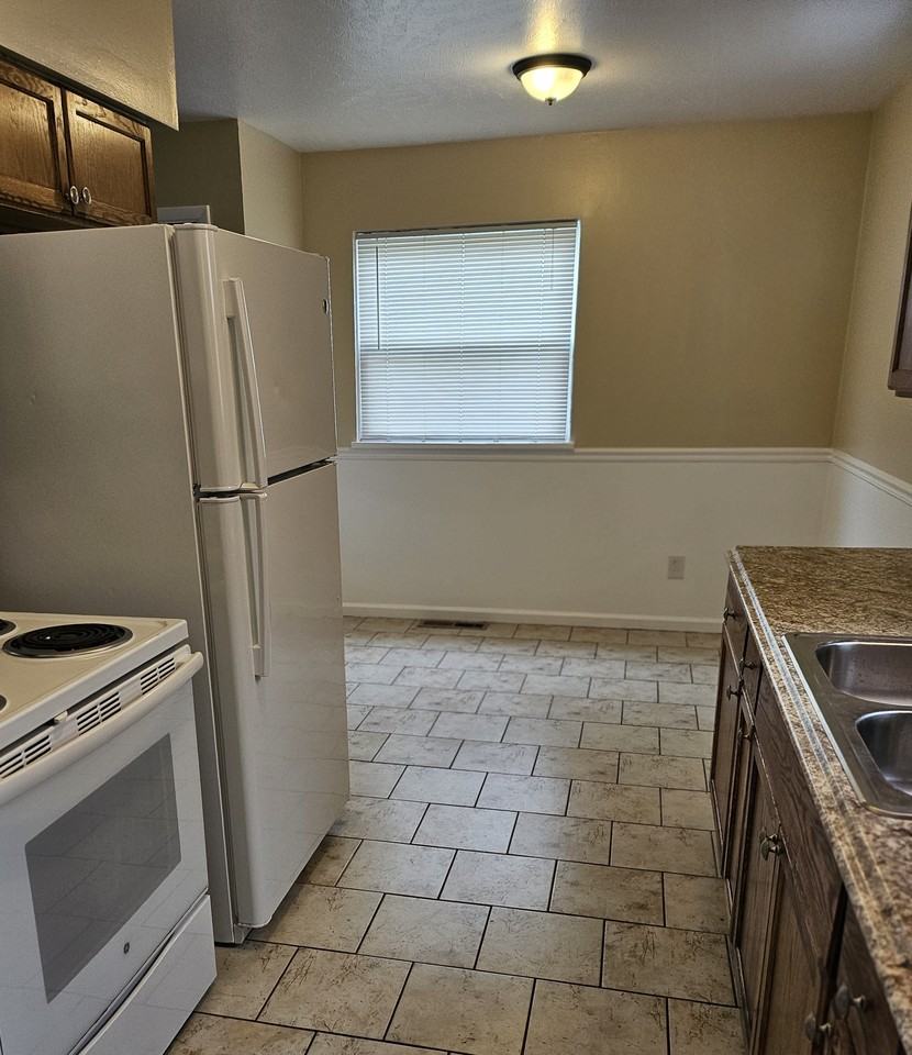 448 Chestnut Dr #NA - Photo 3 of 11