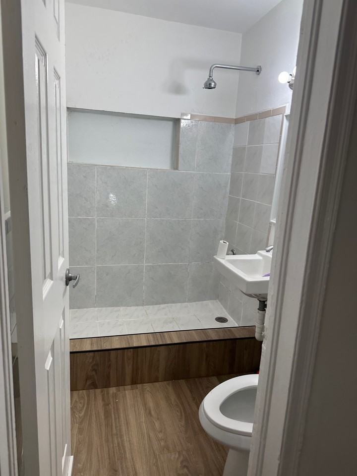 24 Nw 50th Ave #4 - Photo 5 of 11