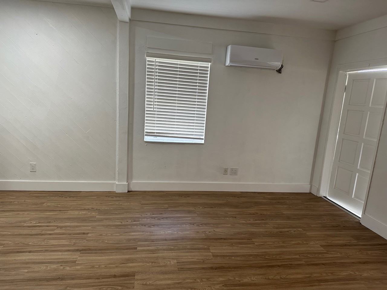 24 Nw 50th Ave #4 - Photo 4 of 11