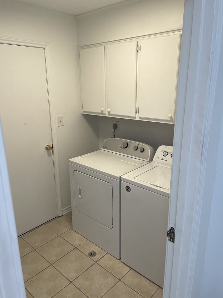 4029 Heatherbrook Ct - Photo 4 of 9