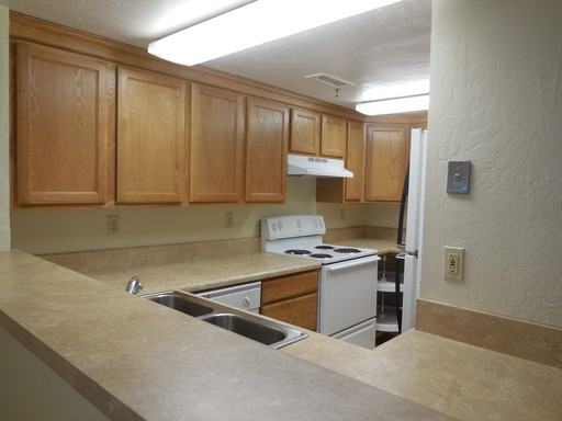 1246 Barzona Ave - Photo 3 of 12
