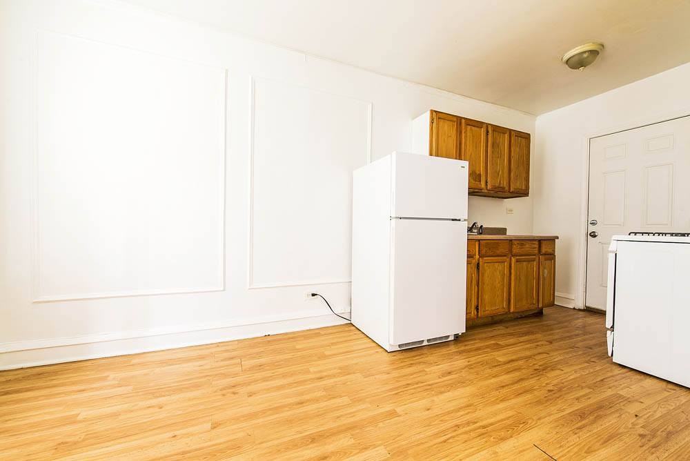 7348 S King Dr - Photo 2 of 10