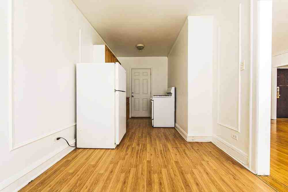 7348 S King Dr - Photo 3 of 10