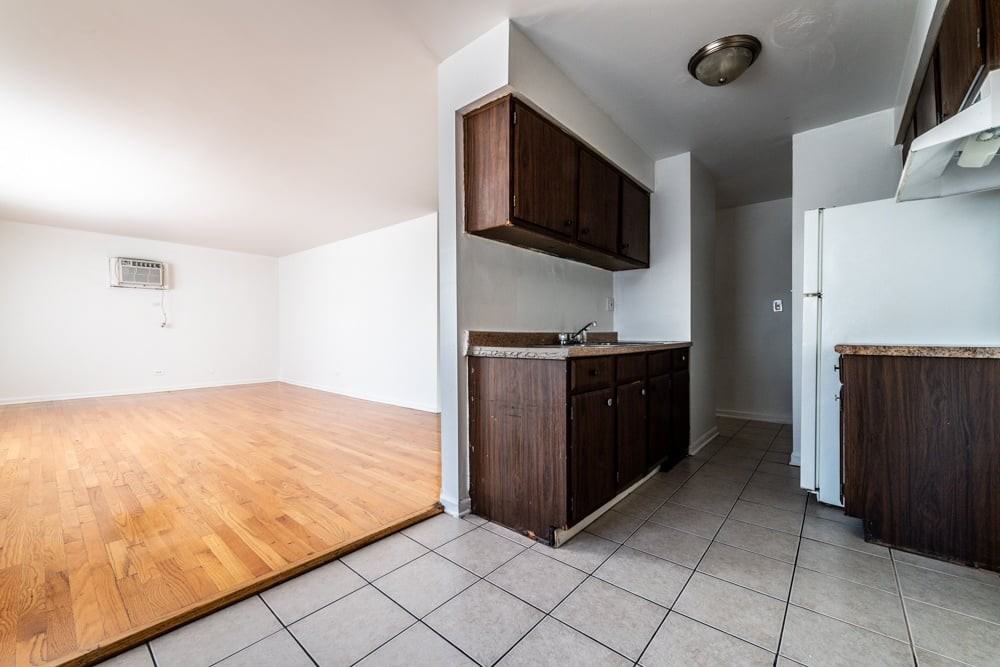 2110 S 5th Ave - Photo 3 of 11