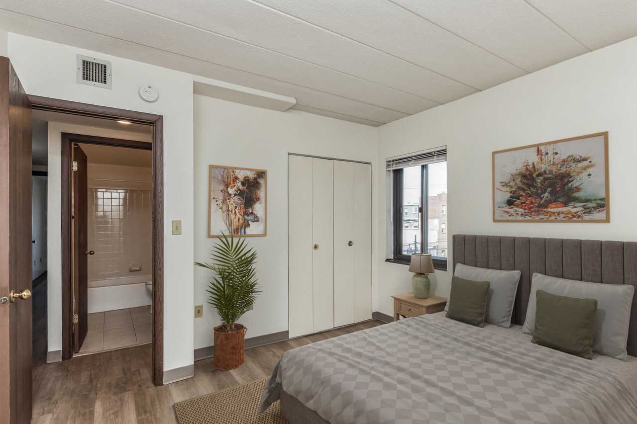 Highland Plaza Apartments - Photo 5 of 19