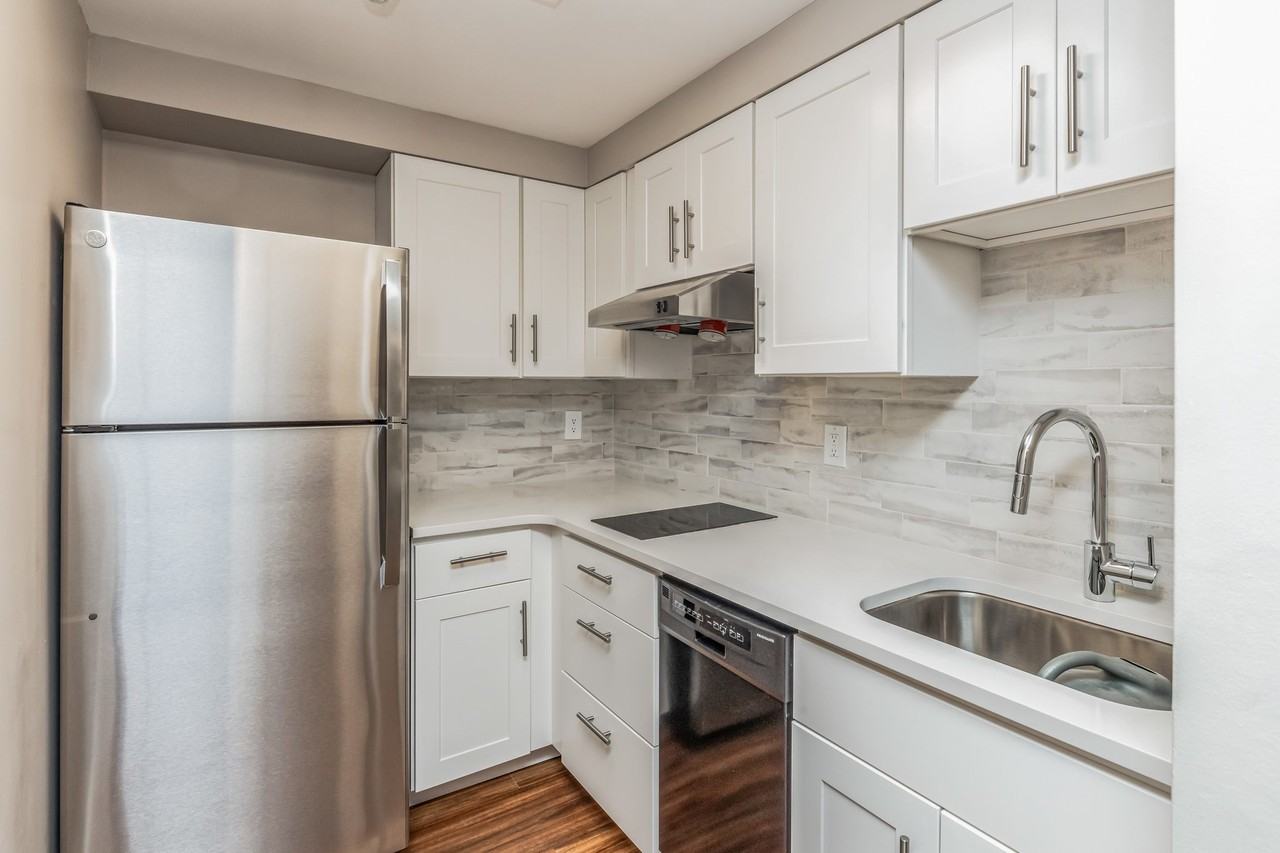 Highland Plaza Apartments - Photo 6 of 19