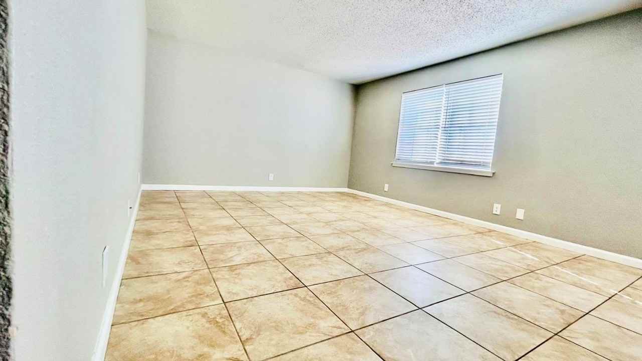 3901 Englewood Cir #3901 - Photo 3 of 30
