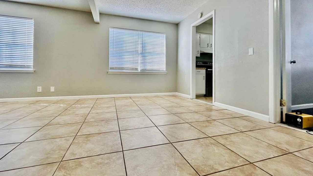 3901 Englewood Cir #3901 - Photo 6 of 30