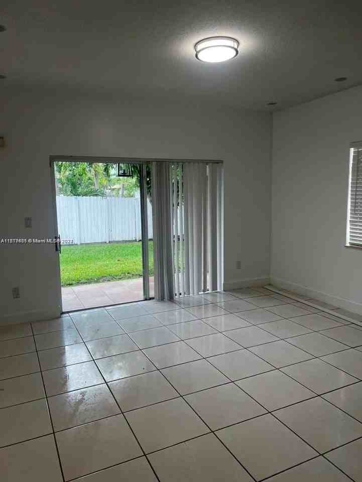 13941 Sw 13th St - Photo 2 of 8