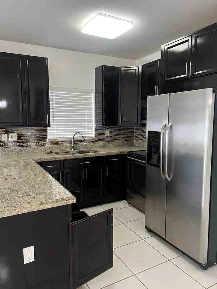 13941 Sw 13th St - Photo 3 of 8