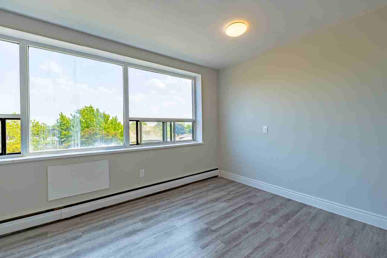 Laurentian Apts - Photo 2 of 5