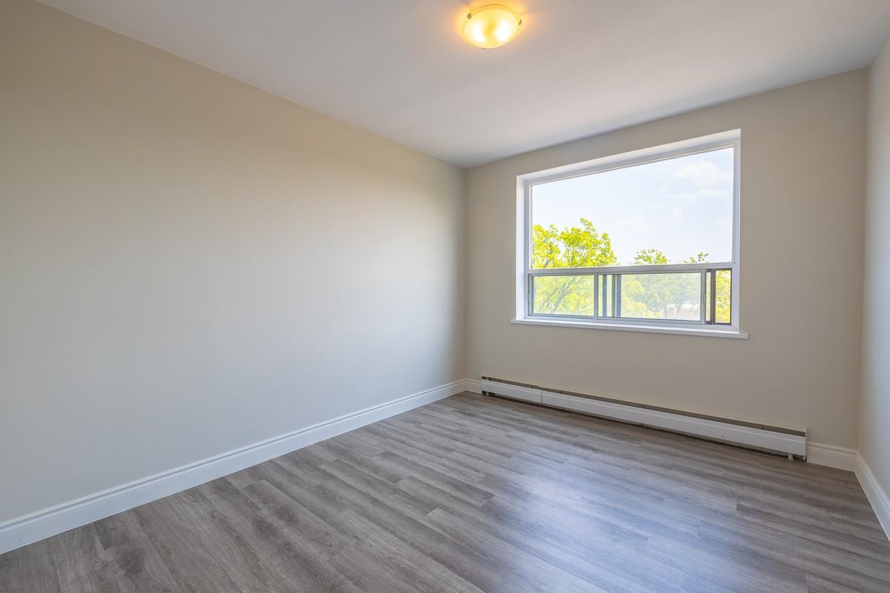 Laurentian Apts - Photo 3 of 5