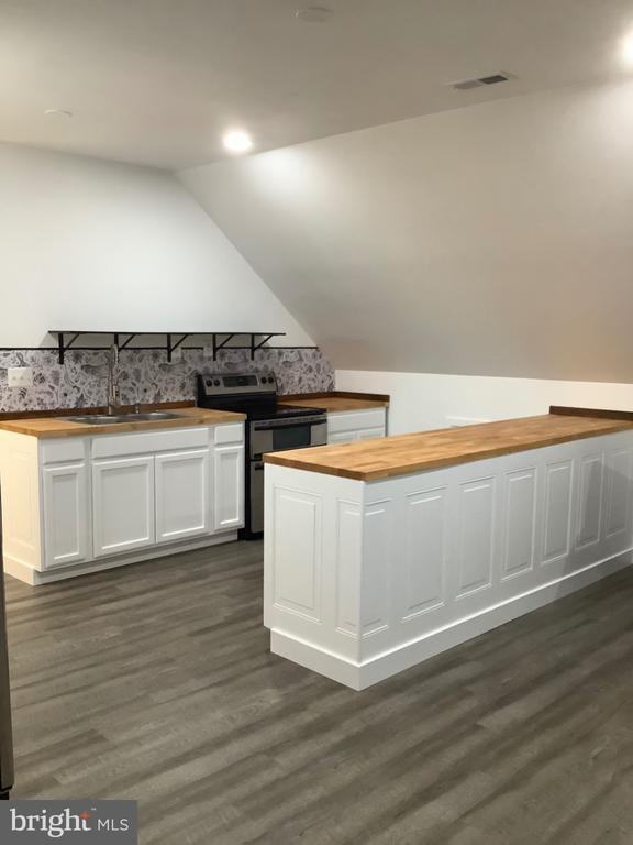 4748 Dickerson Rd - Photo 3 of 11