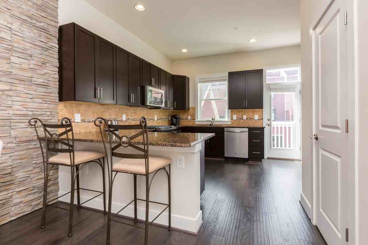 725 Diamond Ave - Photo 2 of 29