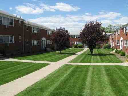 DARTMOUTH VILLAGE APARTMENTS - Photo 4 of 50