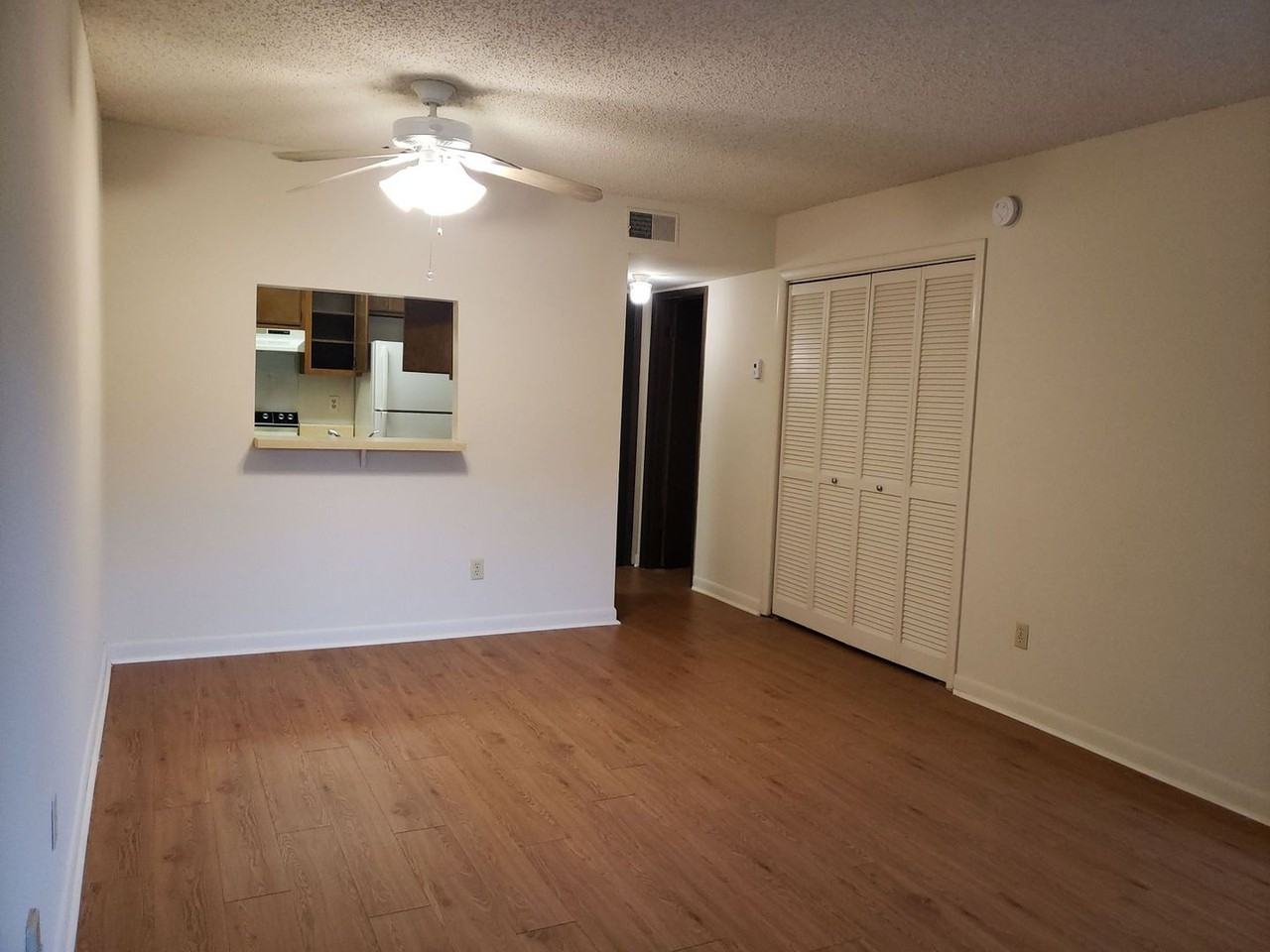 298 Yelton Ct - Photo 2 of 8