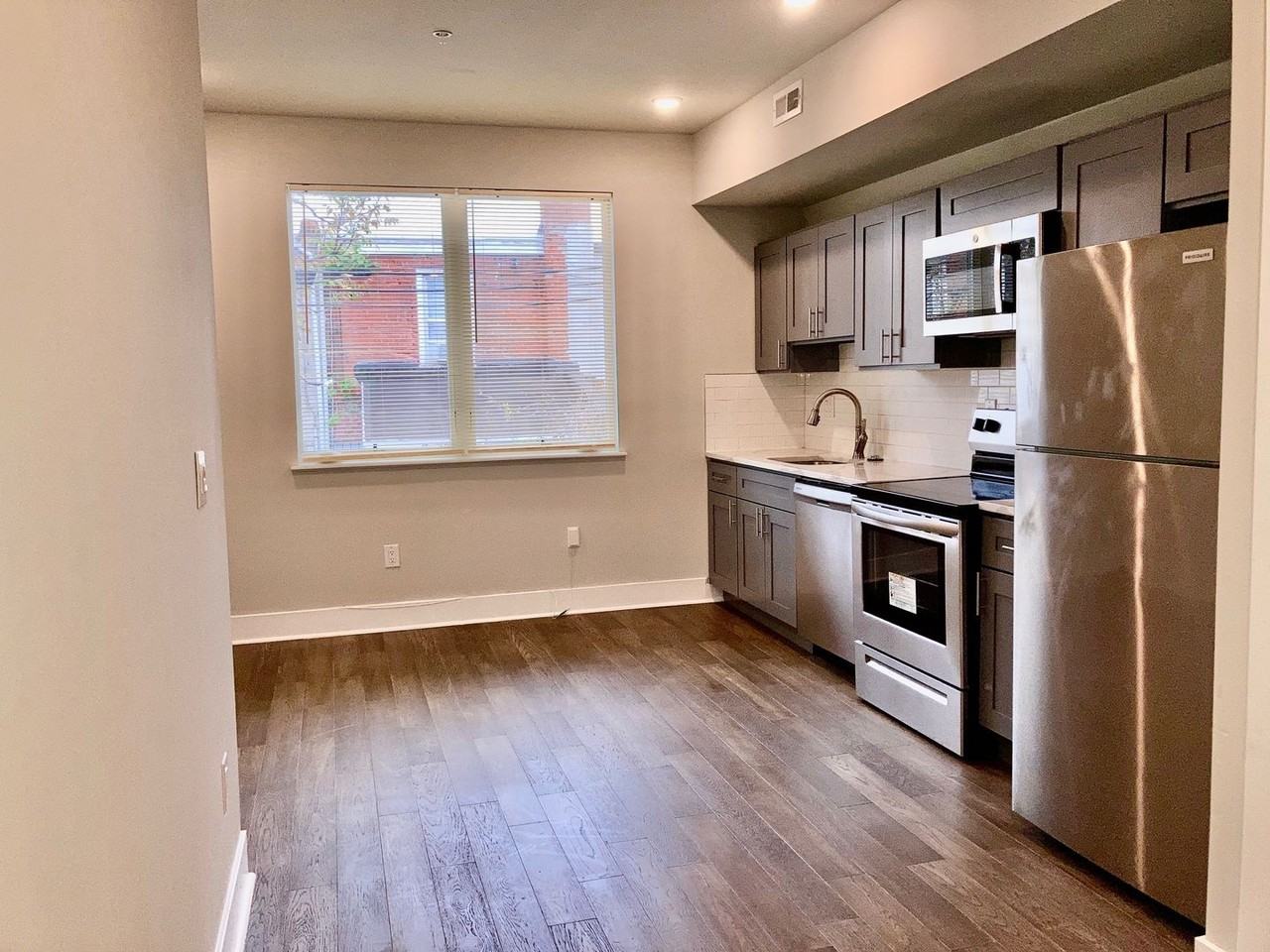 5419 Pine Street - Photo 3 of 10