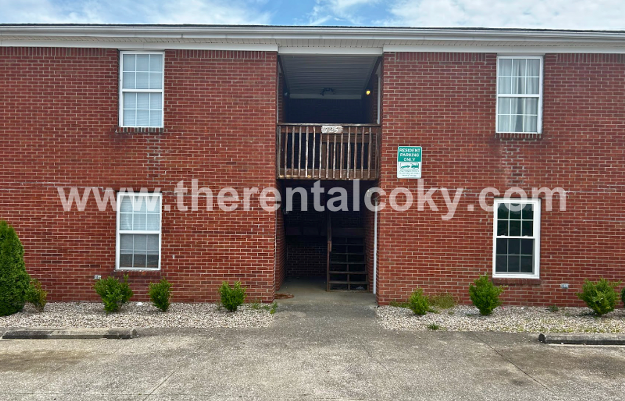 725 Marietha Dr - Photo 2 of 10