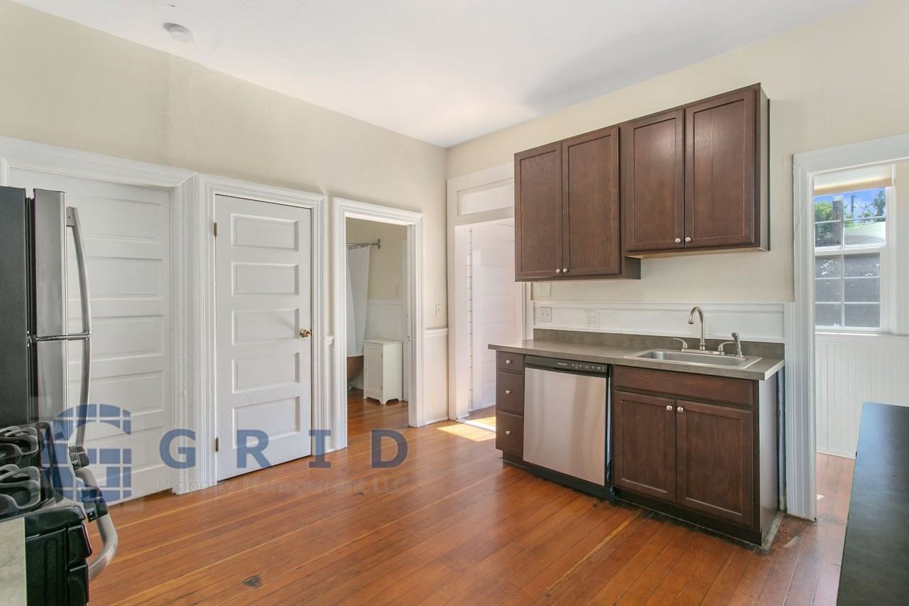 3922 N Michigan Ave - Photo 6 of 23