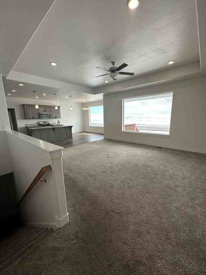 1376 Stone Dr - Photo 3 of 32