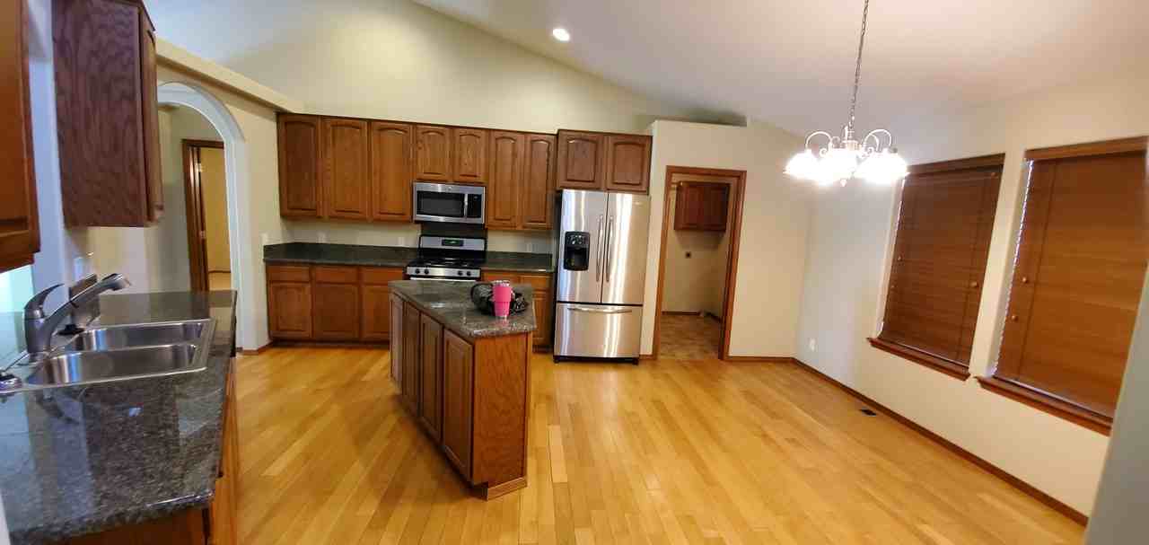 3039 W Bayberry Ct - Photo 4 of 50