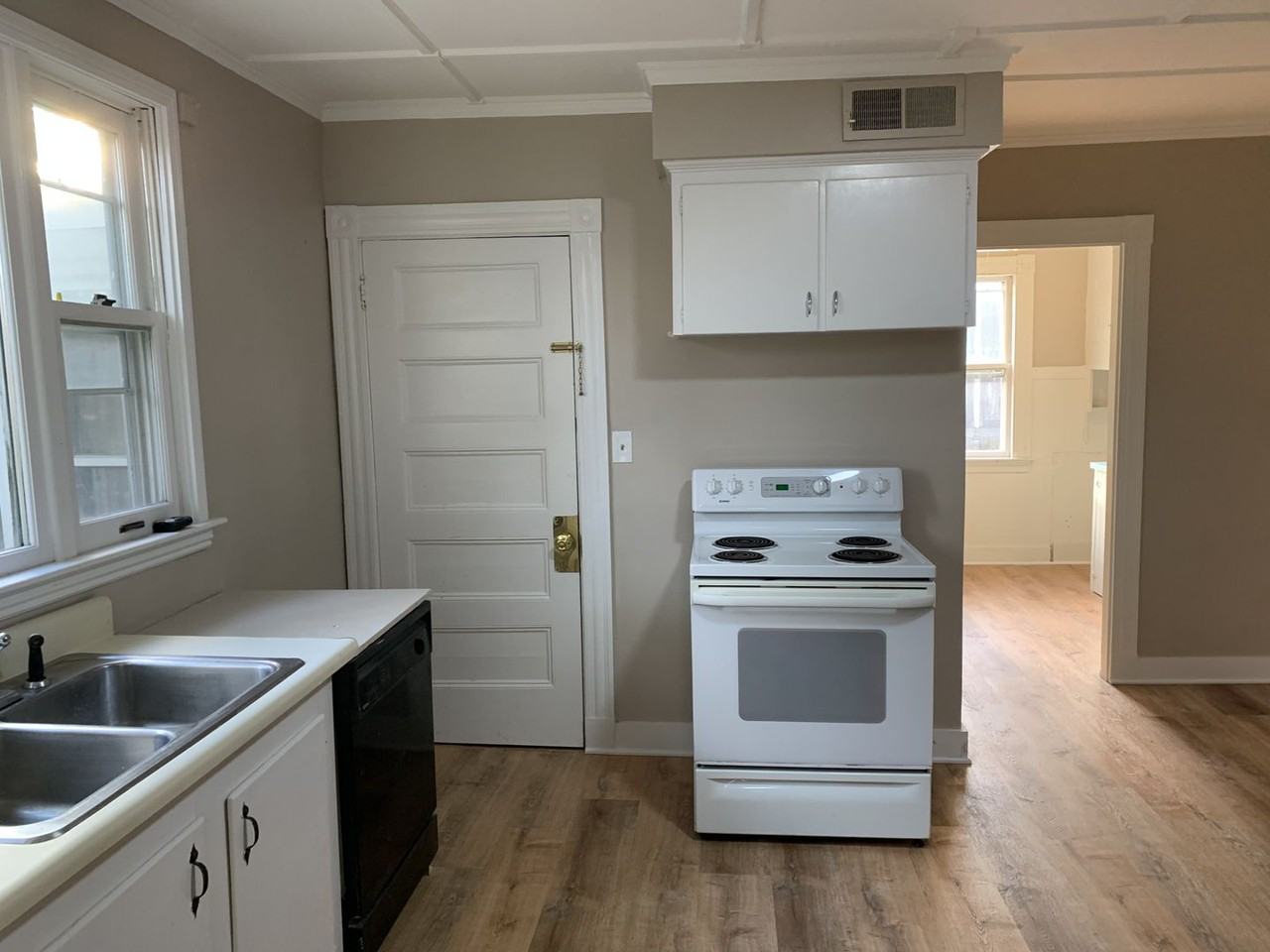 16 Bartlett St - Photo 2 of 18