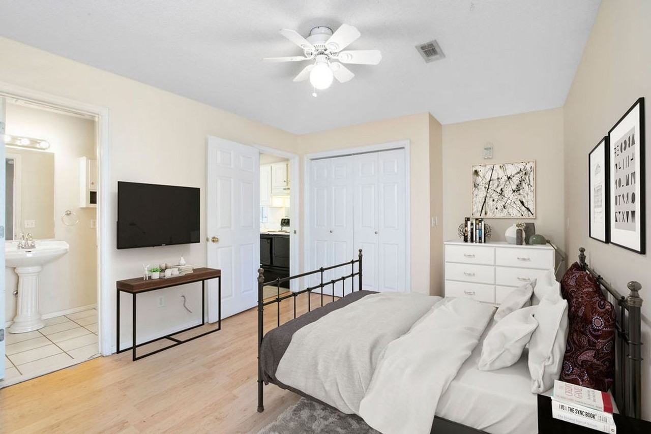 950 Lindell Ave - Photo 2 of 6